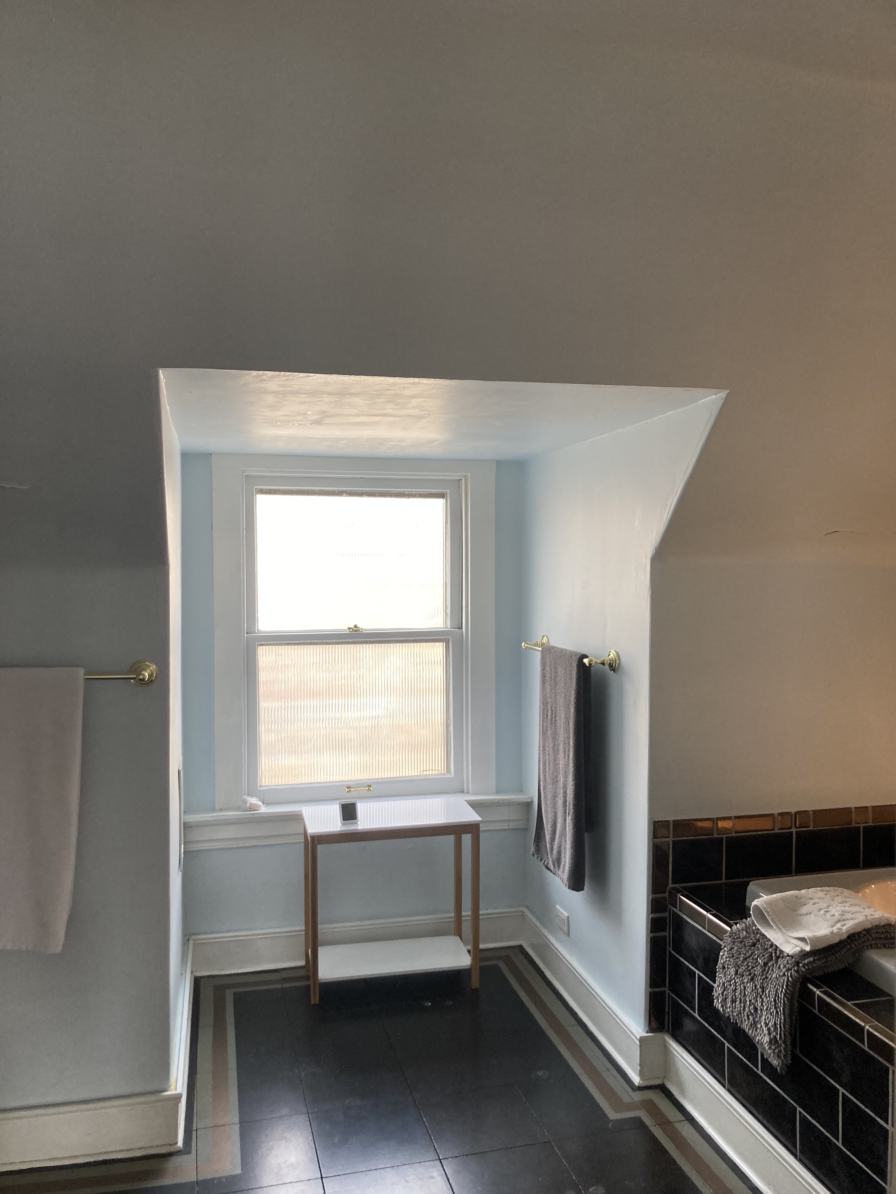 3rd floor bathroom before renovation